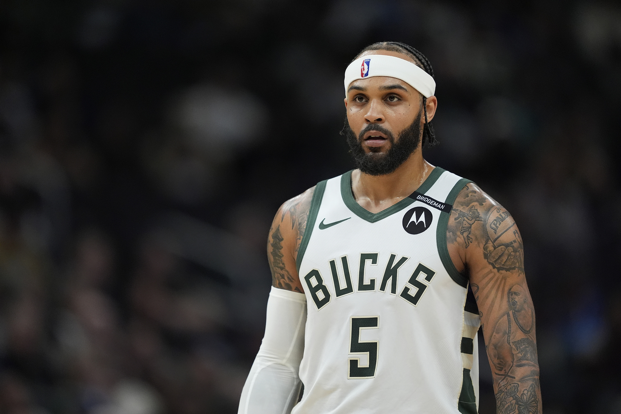 雷速直播-关于NBA季后赛倒计时，密尔沃基雄鹿今晚外线爆发，细节引发关注，赛场秩序良好，身体对抗强度拉满的信息