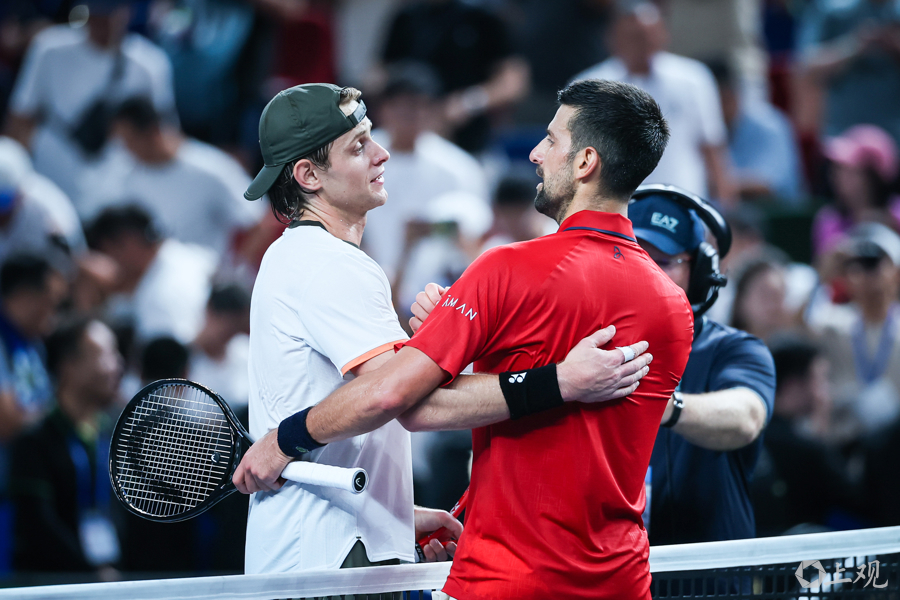 雷速体育- 德约科维奇横扫黑马 